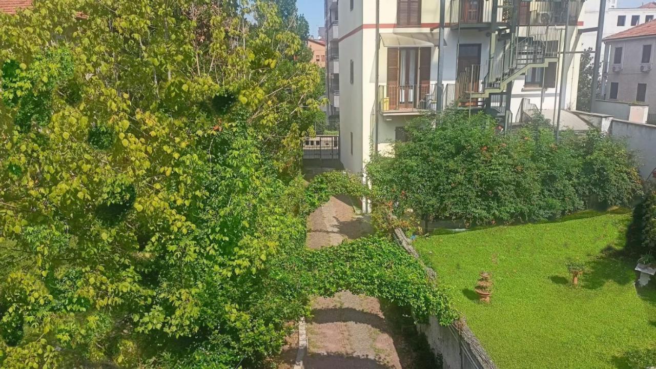 Vialetto V. Pastro 10 Bed & Breakfast Milan Luaran gambar